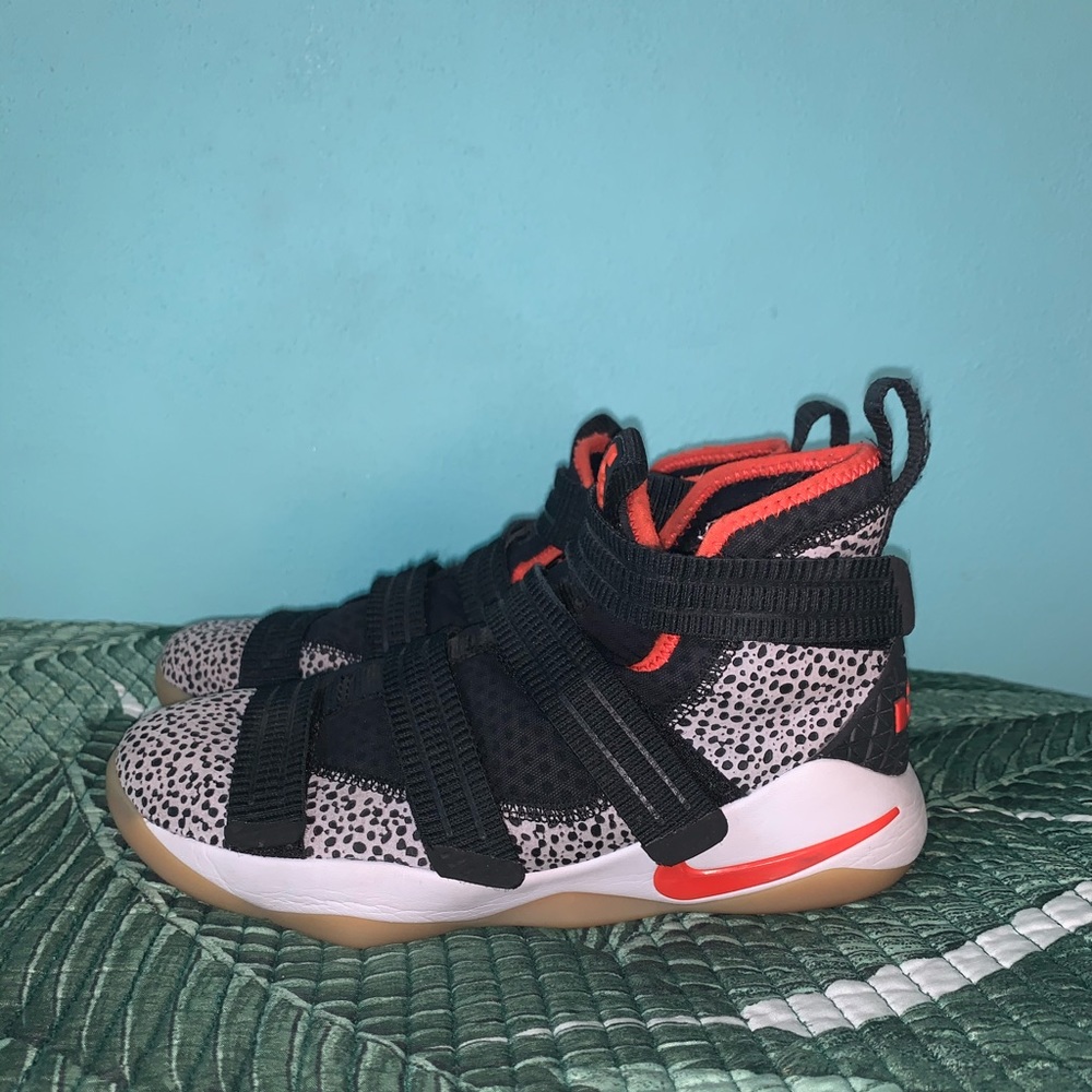 Nike Lebron Basketball Sneakers READ DESCRIPTION!!